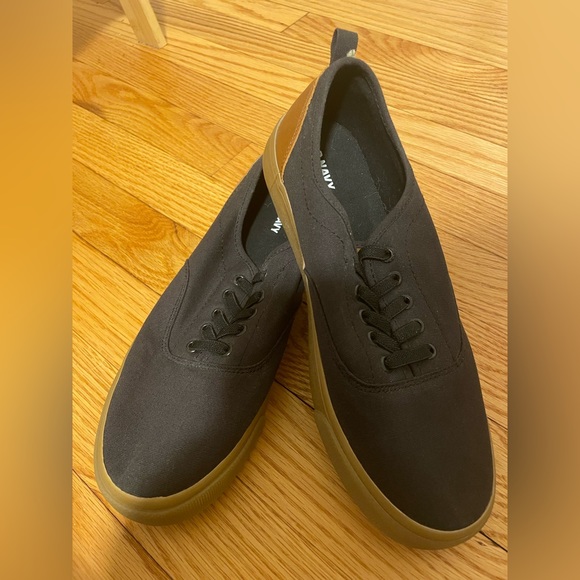 Old navy size 6 kids canvas sneaker black - Picture 3 of 8